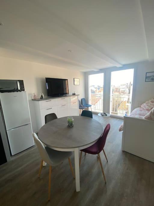 Appartement En Plein Coeur Du Centre Ville レ・サ​​ーブル・ドロンヌ エクステリア 写真